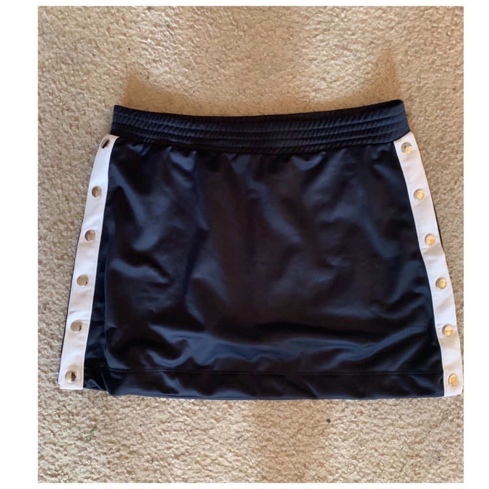 ✨NWT✨ Mini skirt w/ buttons